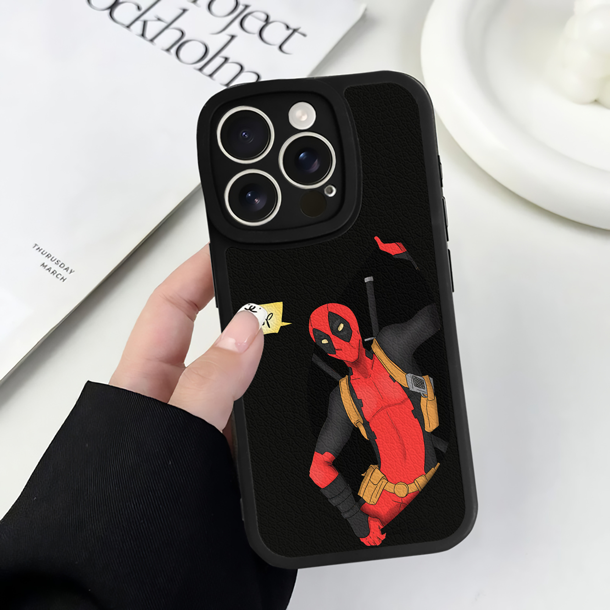 （画像用） Deadpool デッドプール 【iPhone 16シリーズ対応】シリコンスマホケース（レザー調） 材質：シリコン